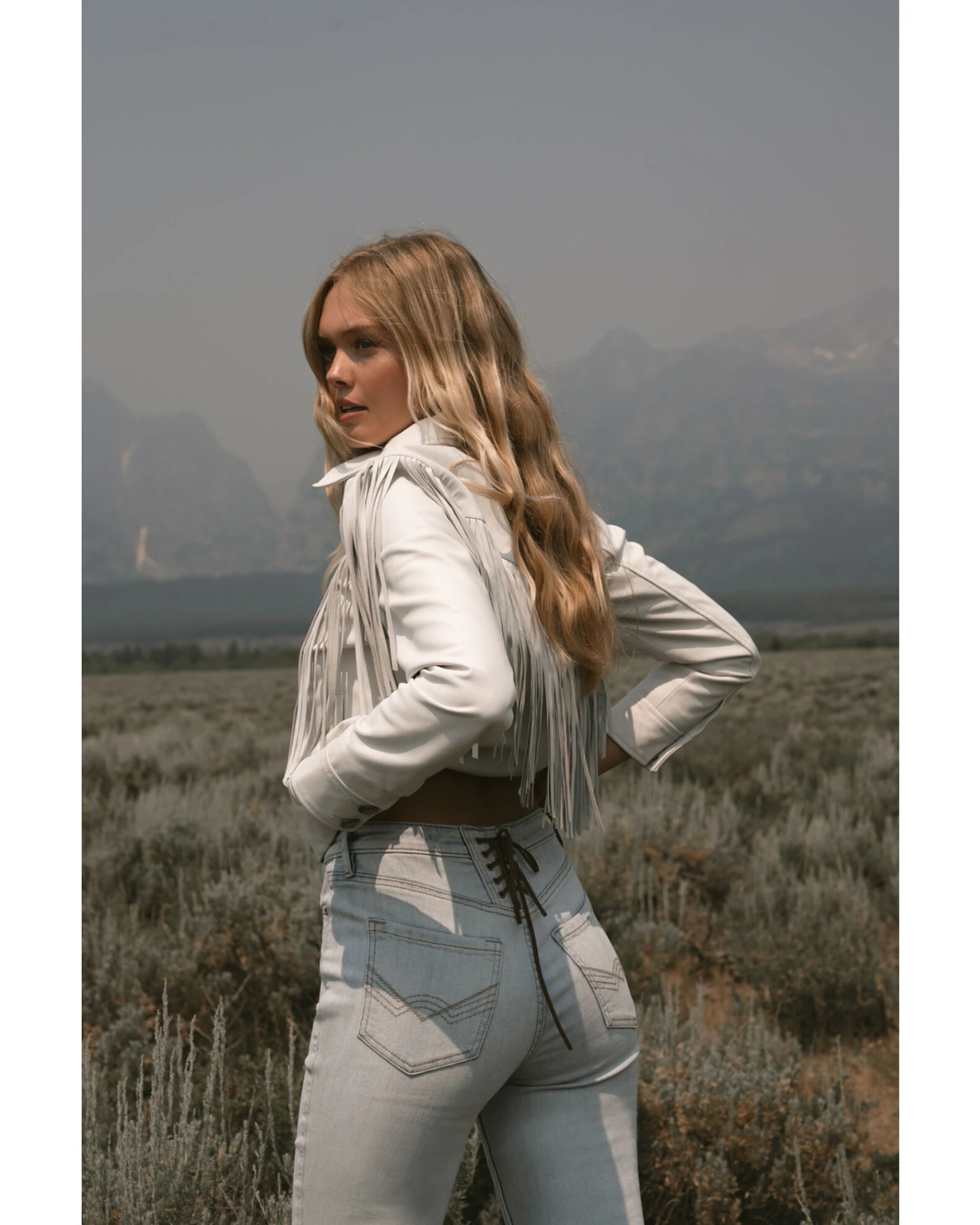 Idyllwind Women's Light Wash High Rise Friendship Flare Jeans 4 Idyllwind Women's Light Wash High Rise Friendship Flare Jeans - Image 4