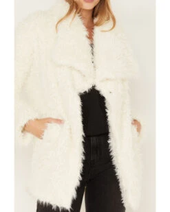 Shyanne Women's Faux Fur Fluffy Coat -Ariat || Wrangler || FREE PEOPLE Sales Store 2000373369 103 P3